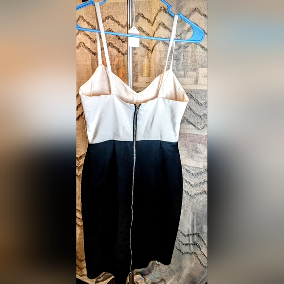 French Connection Size 4 Black And White Dress With Eye Shape Cut Out - Picture 2 of 3